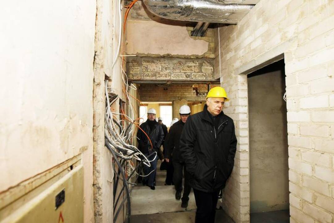 Klaipėdiečiai aktyviai rinkosi į statybos aikštele virtusį teatrą