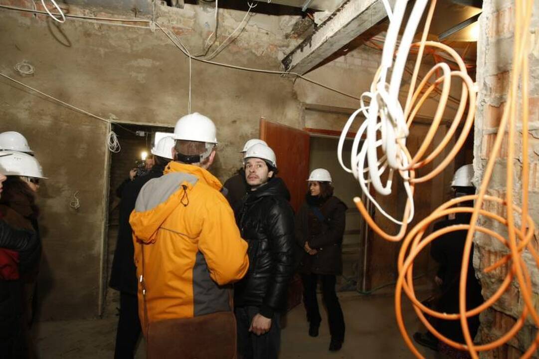 Klaipėdiečiai aktyviai rinkosi į statybos aikštele virtusį teatrą