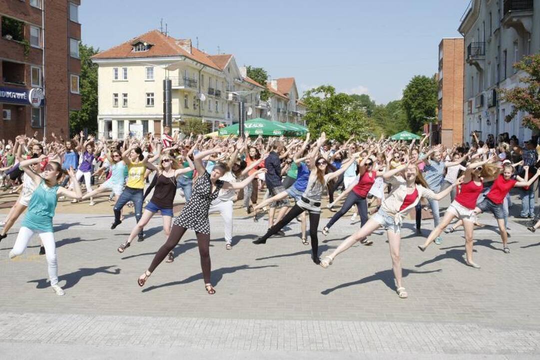 Klaipėdos moksleivius suvienijo 7 minučių šokis