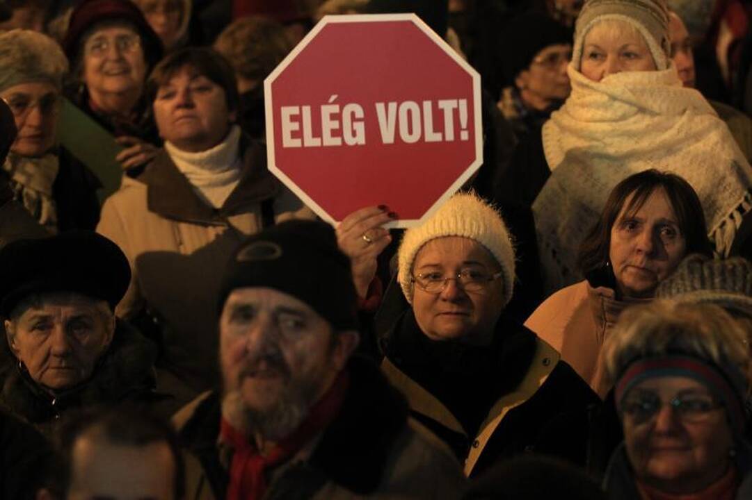 Vengrijoje vyko masiniai protestai prieš naująją konstituciją