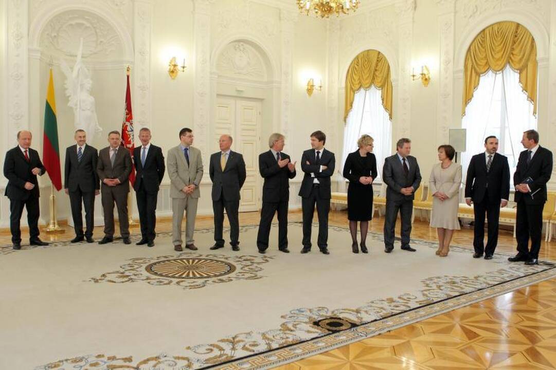 Prezidentė: pensijos turi būti atkurtos, minimali alga gali būti pakelta