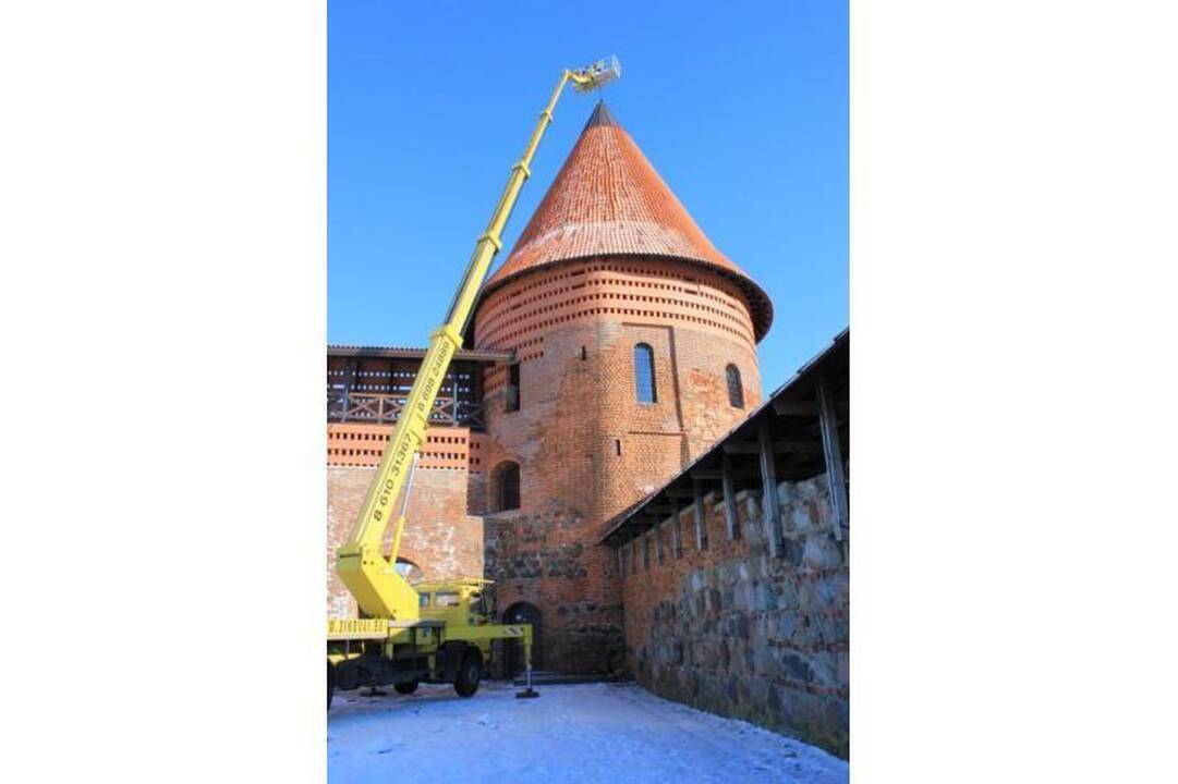 Kauno pilis pasipuošė vėtrunge iš plieno ir žalvario
