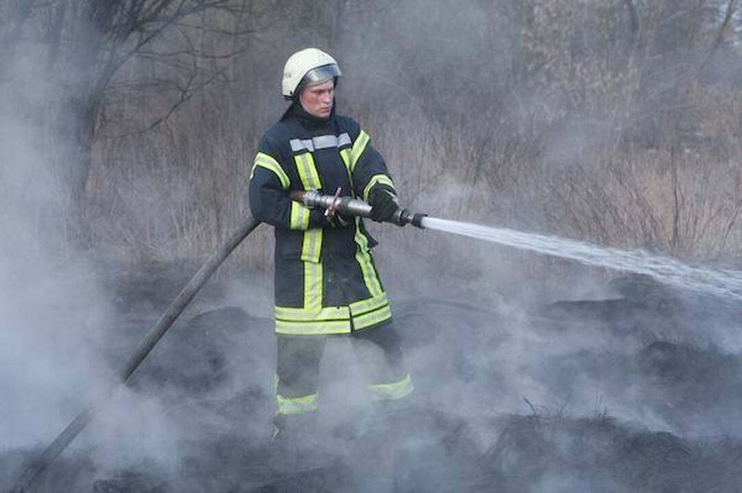 Sostinėje degė daugybė padangų