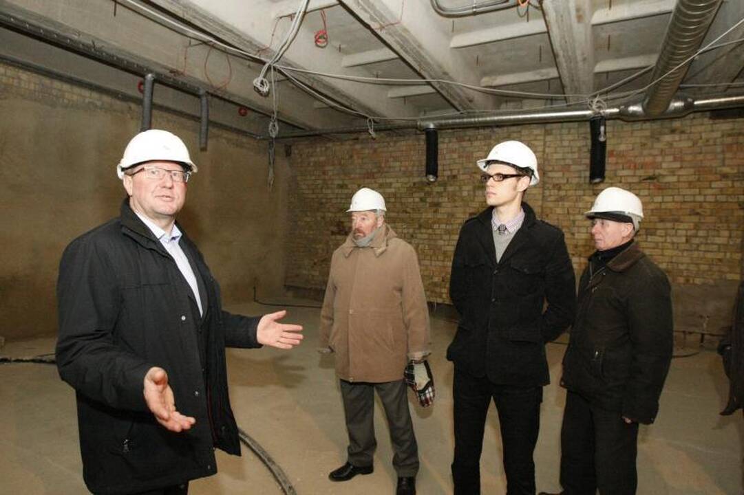 Klaipėdiečiai aktyviai rinkosi į statybos aikštele virtusį teatrą