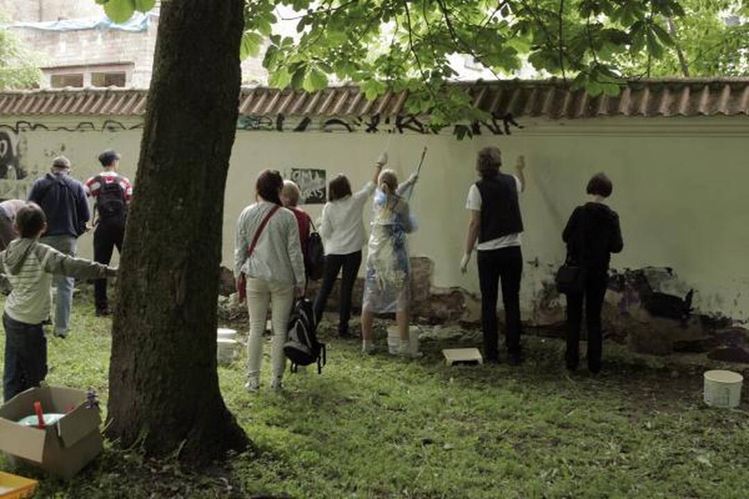 Vilniaus moksleiviai uždažė nelegalius grafitus