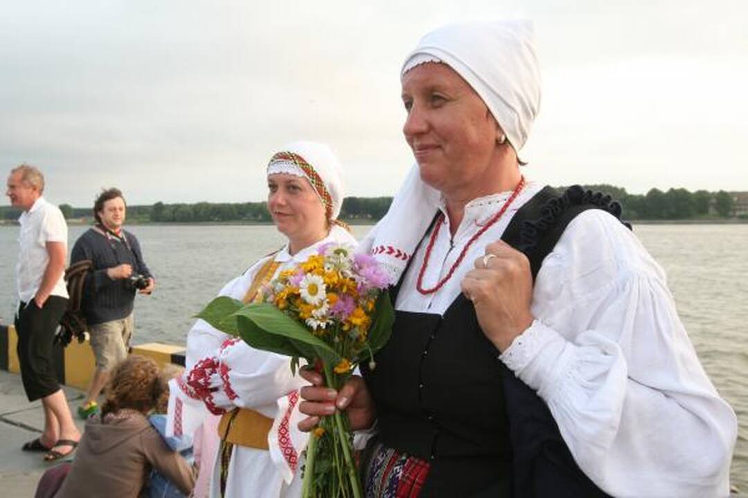 Kruizinių laivų terminale klaipėdiečiai giedojo himną