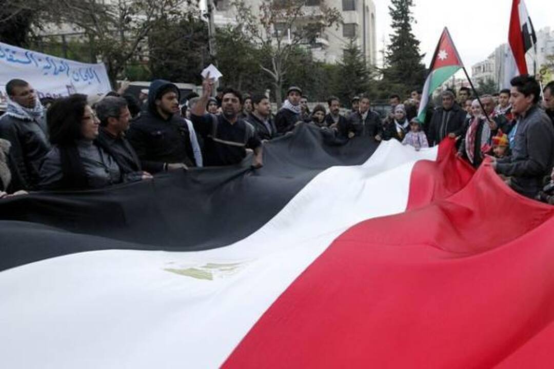 Egipto vyriausybės įspėjimai dėl griežtų priemonių nebaugina protestuotojų