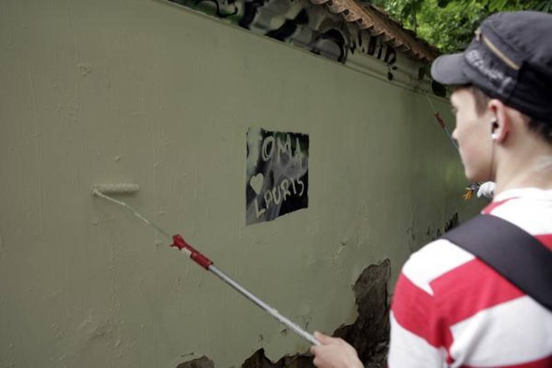Vilniaus moksleiviai uždažė nelegalius grafitus