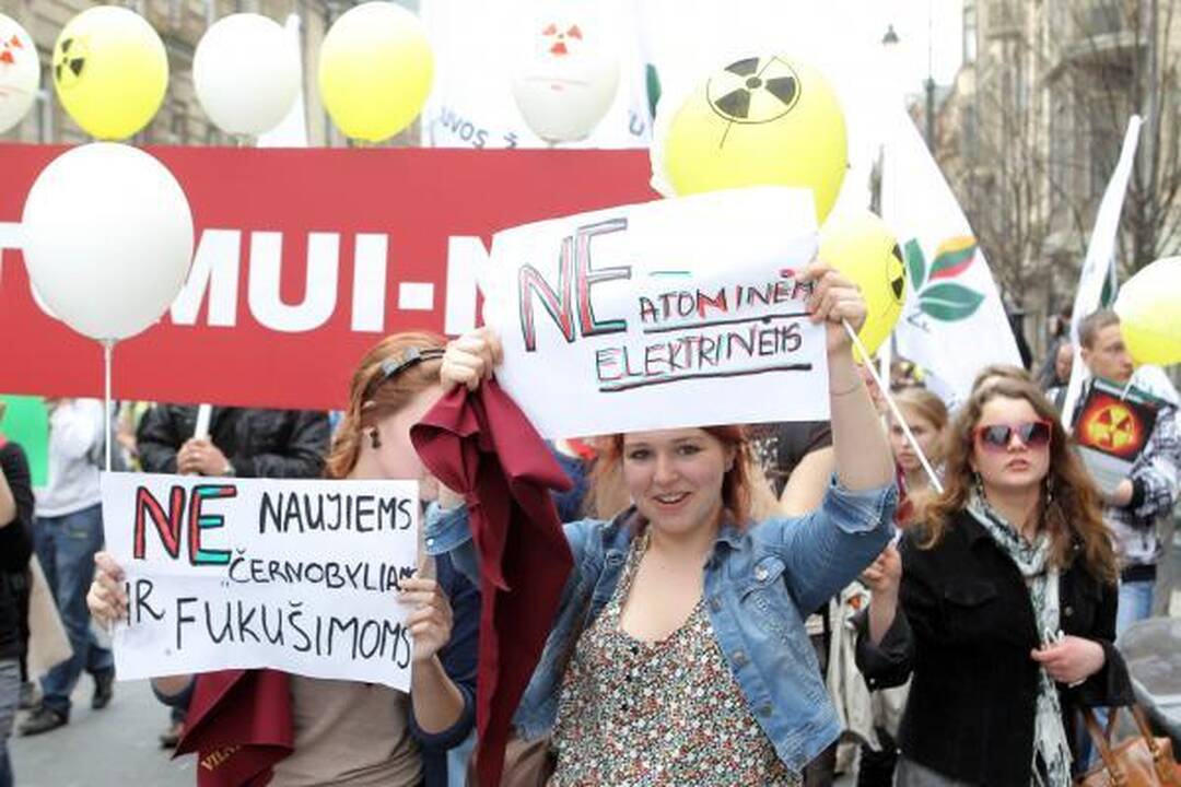 Eitynėse prieš AE statybas - 300 žmonių
