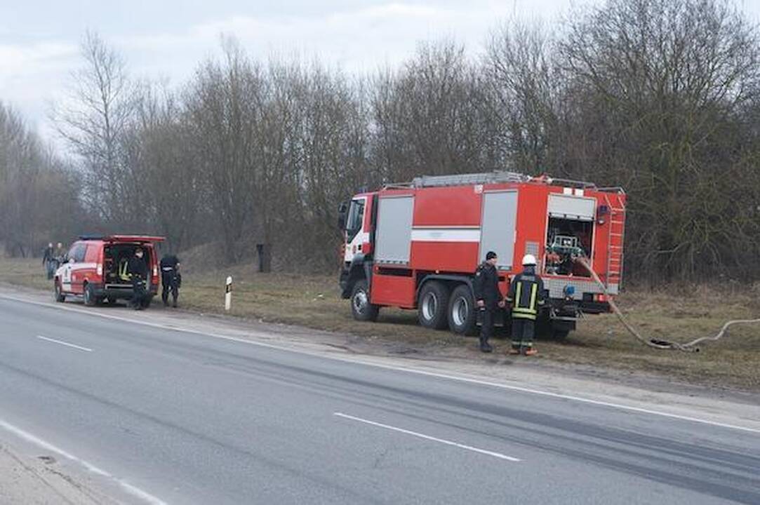 Sostinėje degė daugybė padangų