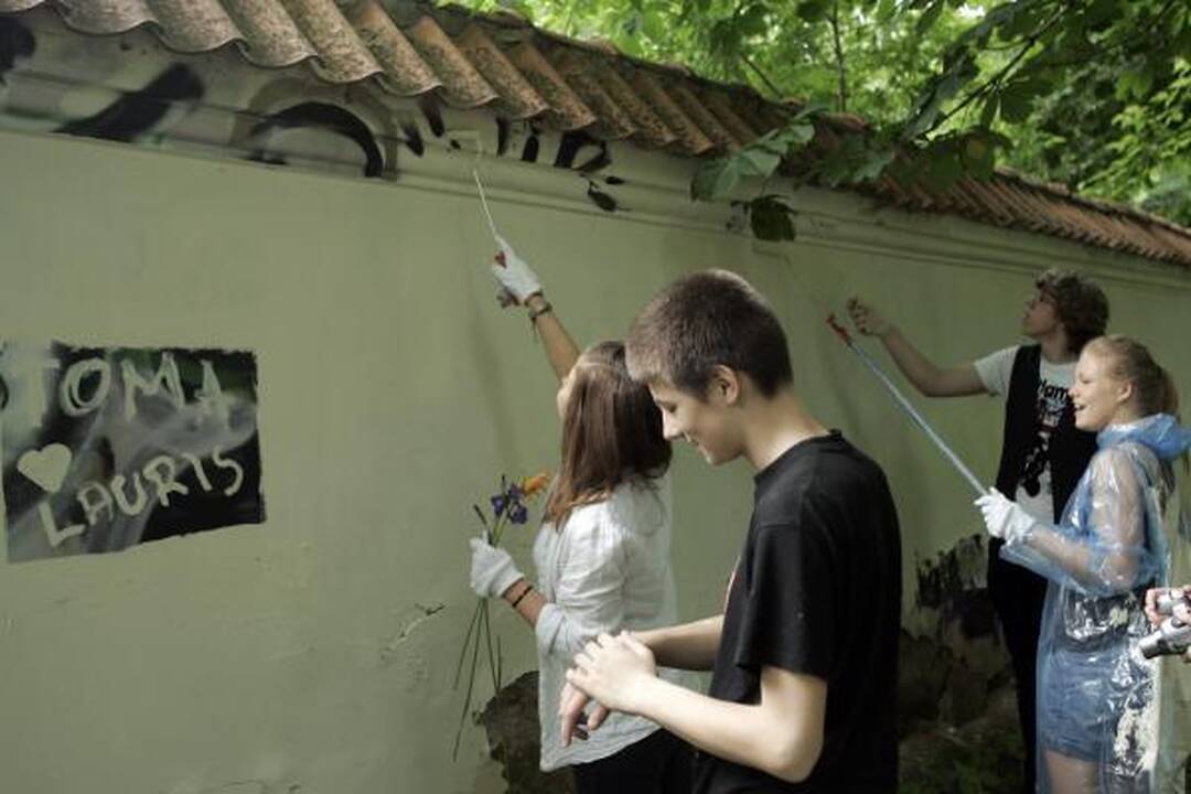Vilniaus moksleiviai uždažė nelegalius grafitus