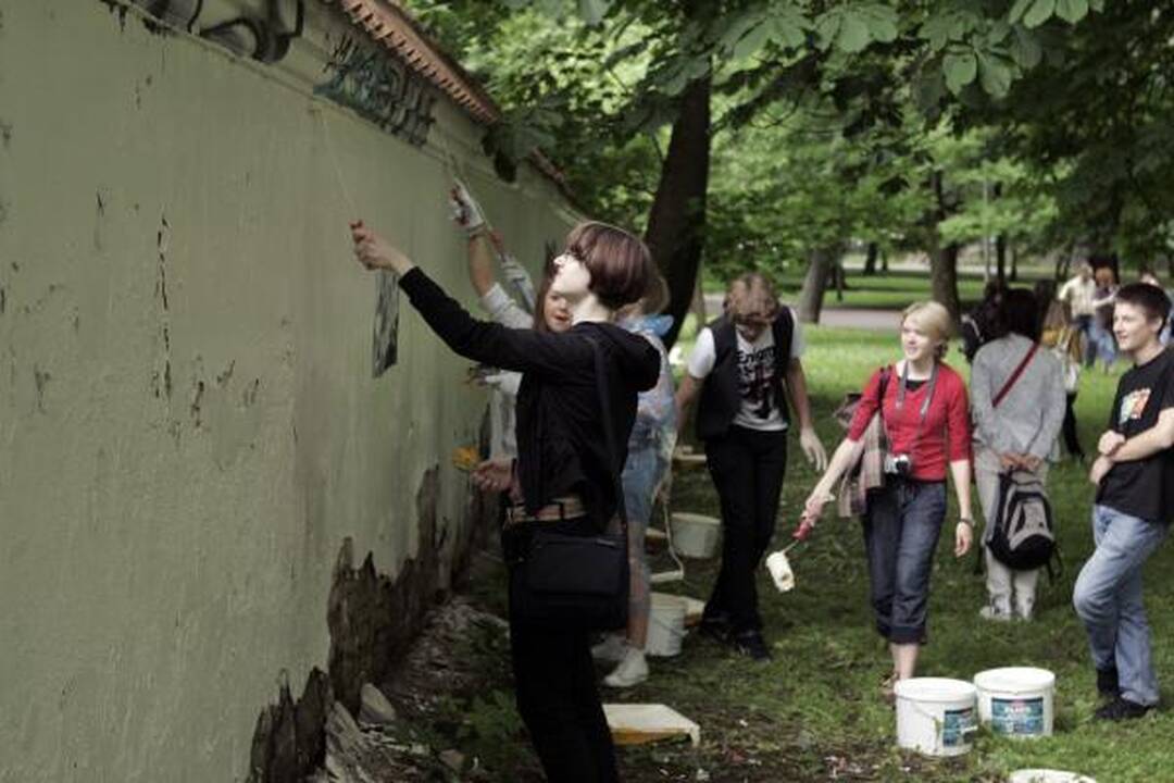 Vilniaus moksleiviai uždažė nelegalius grafitus