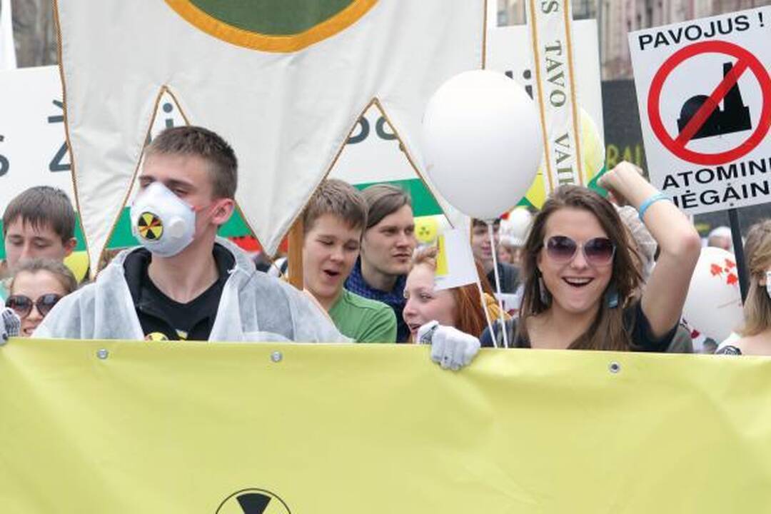 Eitynėse prieš AE statybas - 300 žmonių