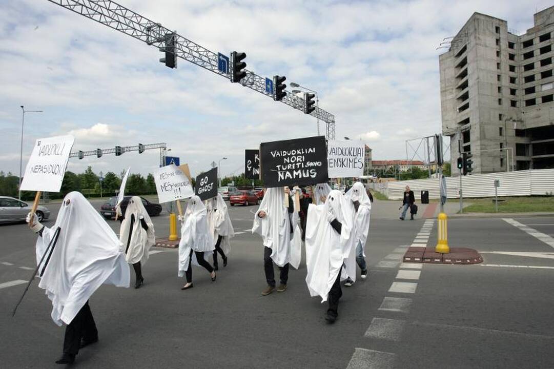 Prie apleisto viešbučio – „vaiduoklių“ protestas