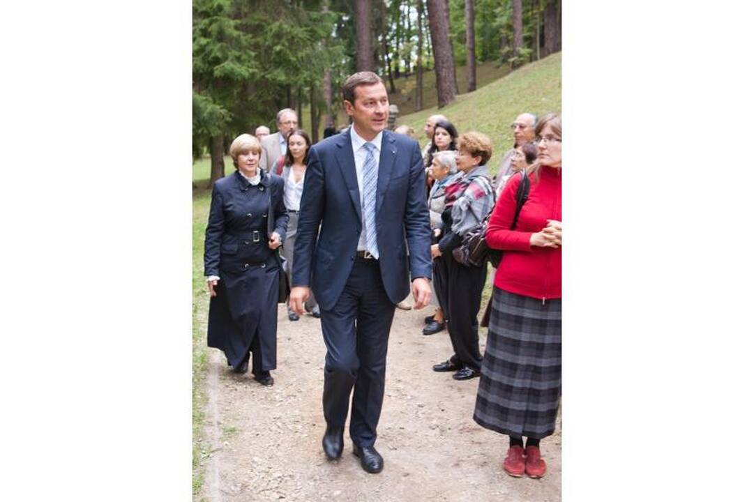 Antakalnio kapinėse įamžintas žydų gelbėtojas A.Schmidas
