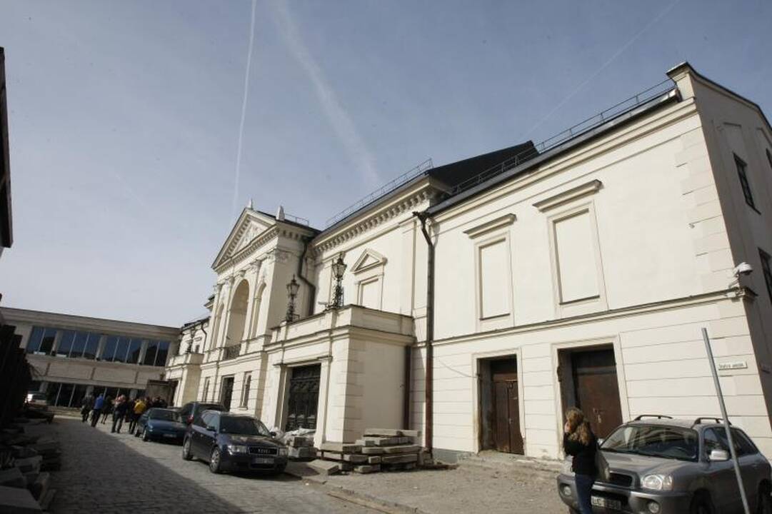 Klaipėdiečiai aktyviai rinkosi į statybos aikštele virtusį teatrą