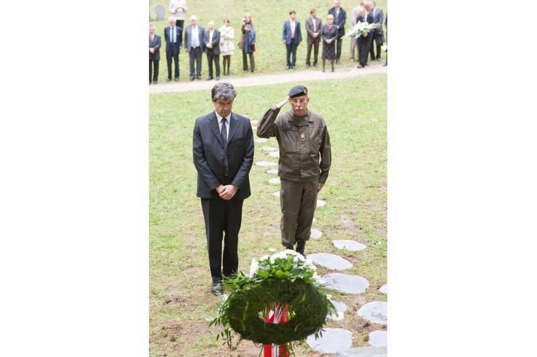 Antakalnio kapinėse įamžintas žydų gelbėtojas A.Schmidas