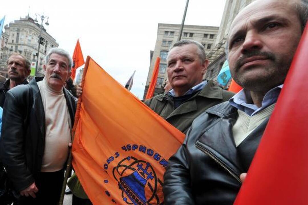 Ukrainoje dėl pašalpų Černobylio padarinių likviduotojams mažinimo protestavo 2 tūkst. žmonių
