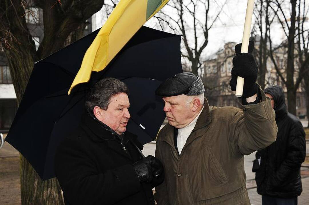 „Drąsiaus kelio“ suburtame mitinge liejosi kaltinimai
