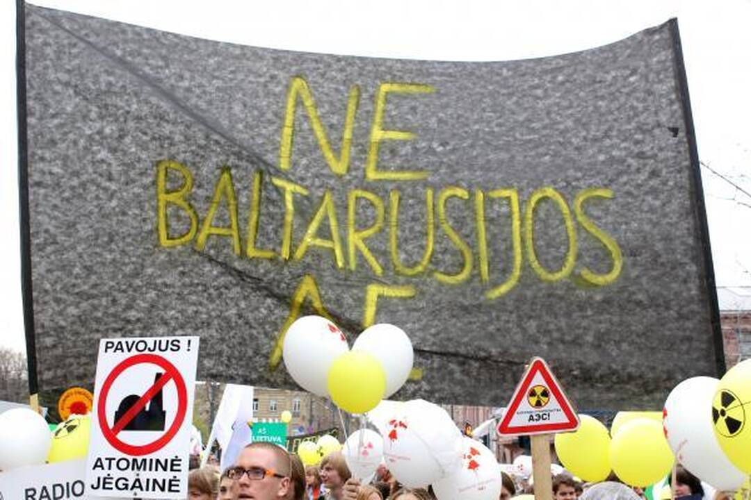 Eitynėse prieš AE statybas - 300 žmonių