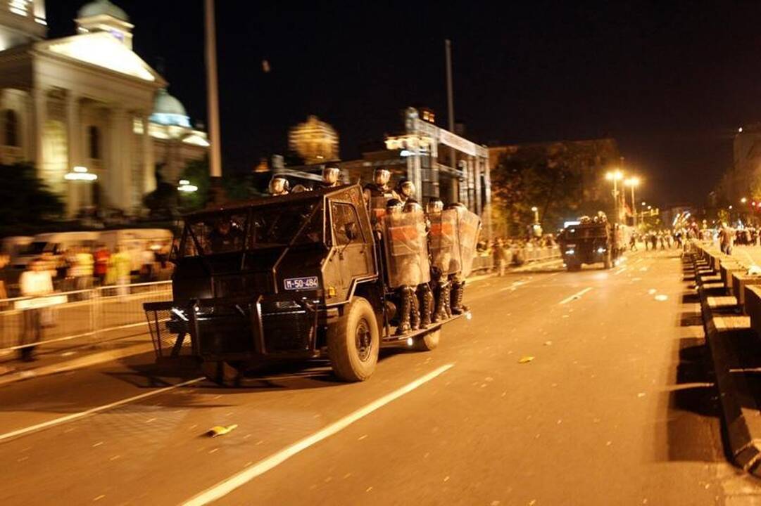 Serbija: protestas prieš R.Mladičiaus areštą virto riaušėmis