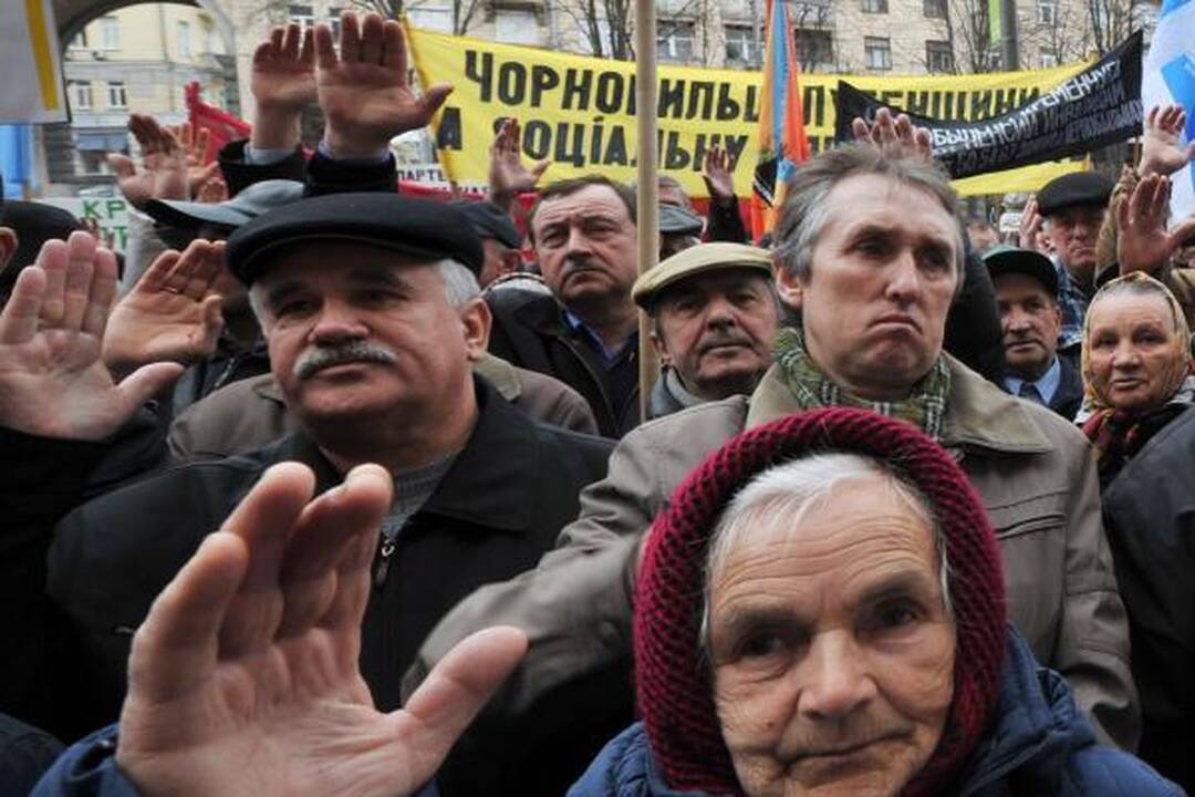 Ukrainoje dėl pašalpų Černobylio padarinių likviduotojams mažinimo protestavo 2 tūkst. žmonių