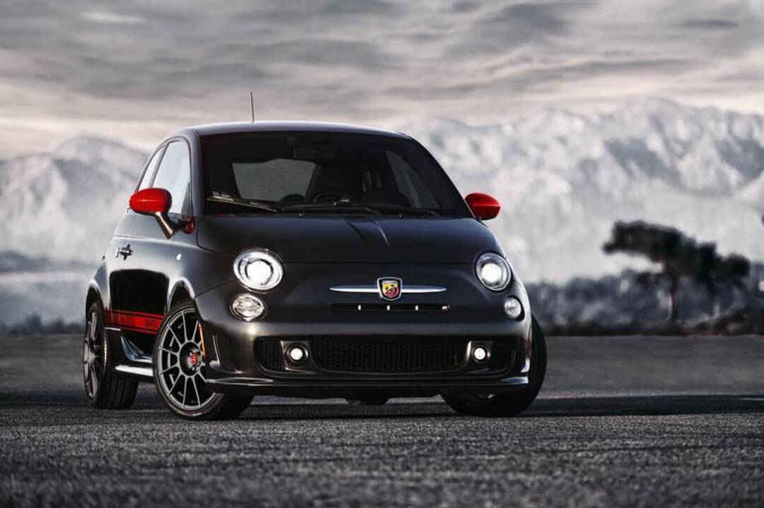 „Papiktintas“ naujasis stileiva „Fiat 500 Abarth“