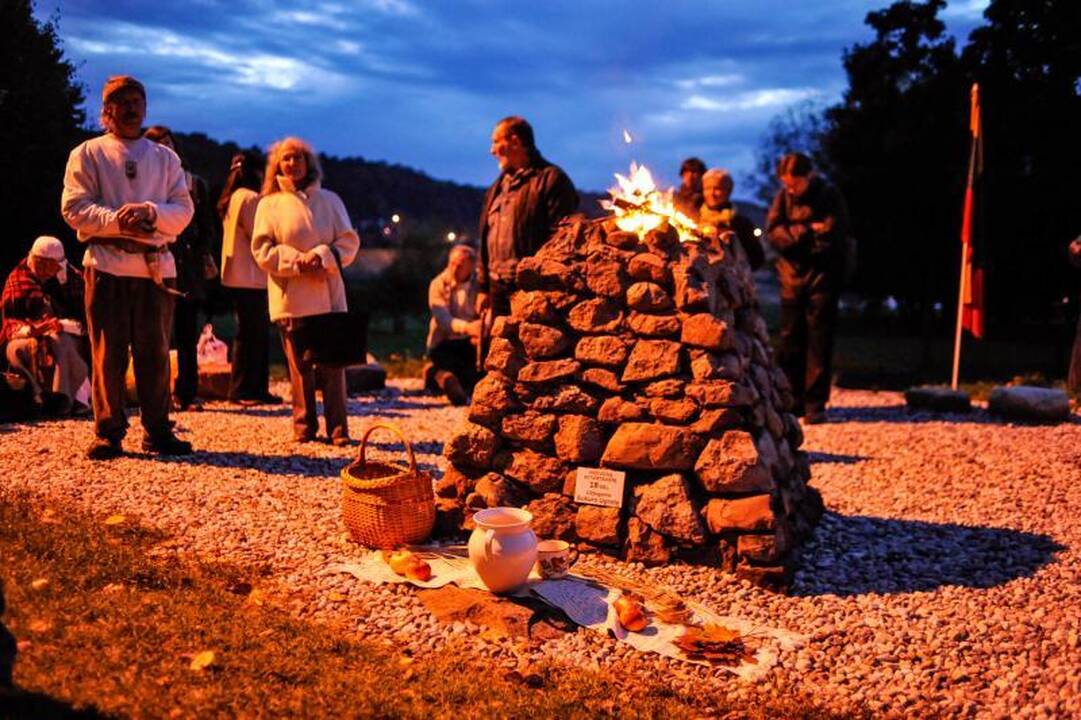 Padangę apšvietė baltus vienijančios liepsnos