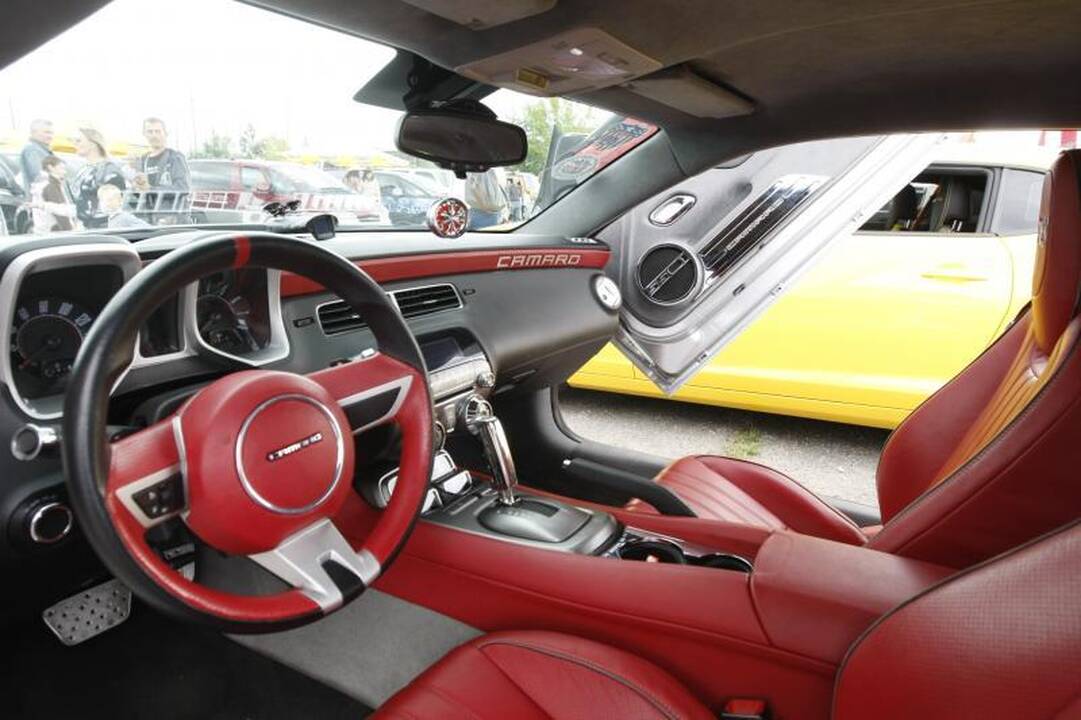 Palangą okupavo amerikietiški automobiliai