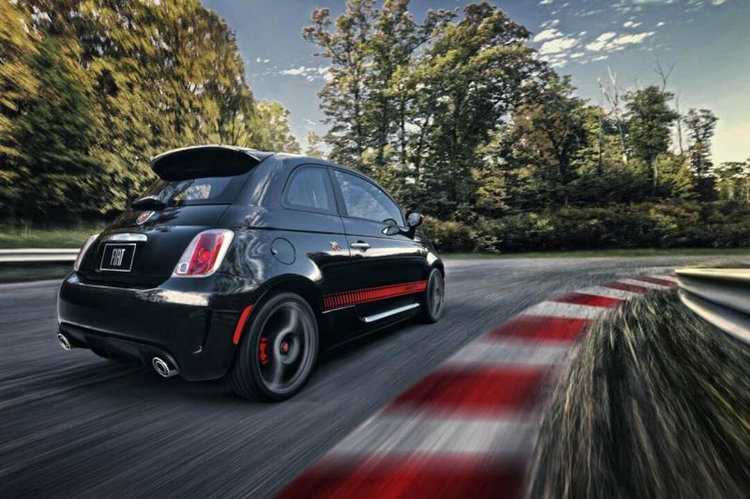„Papiktintas“ naujasis stileiva „Fiat 500 Abarth“
