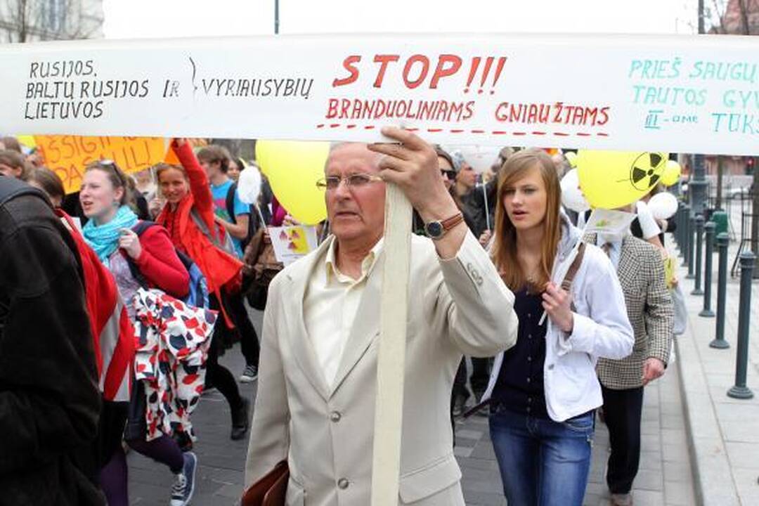 Eitynėse prieš AE statybas - 300 žmonių