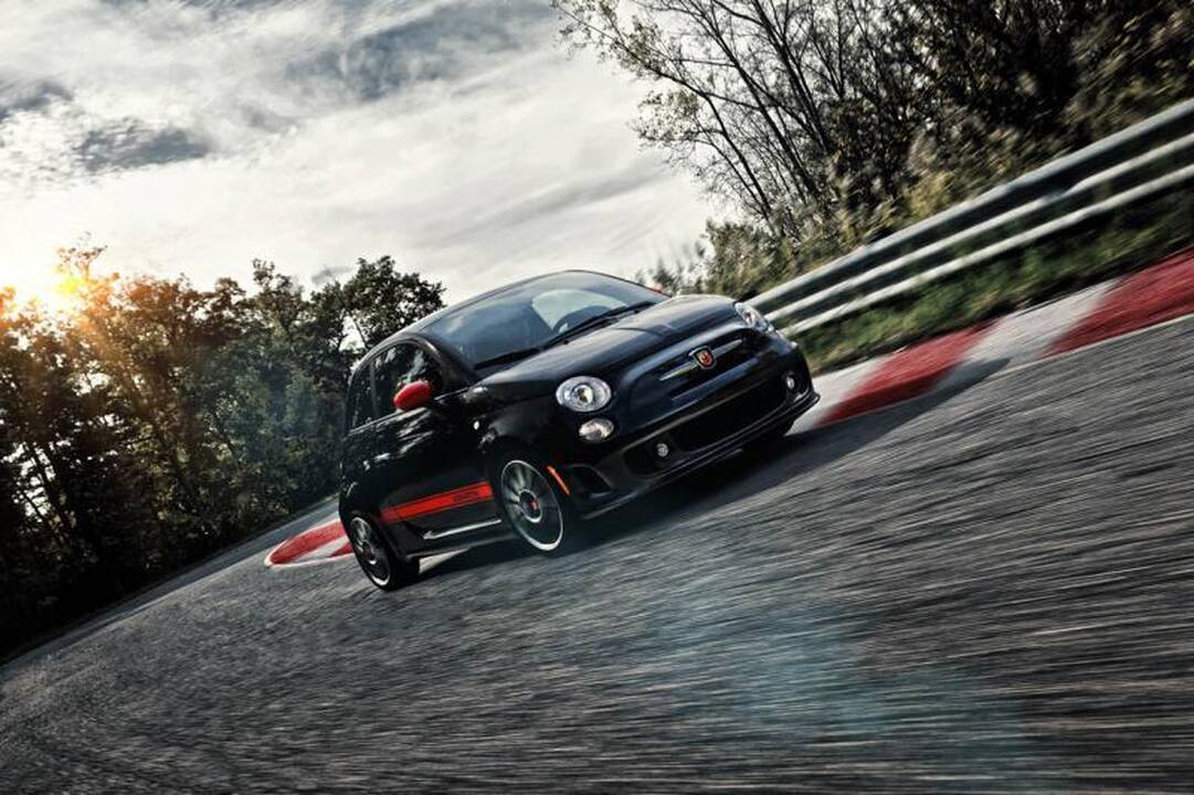 „Papiktintas“ naujasis stileiva „Fiat 500 Abarth“