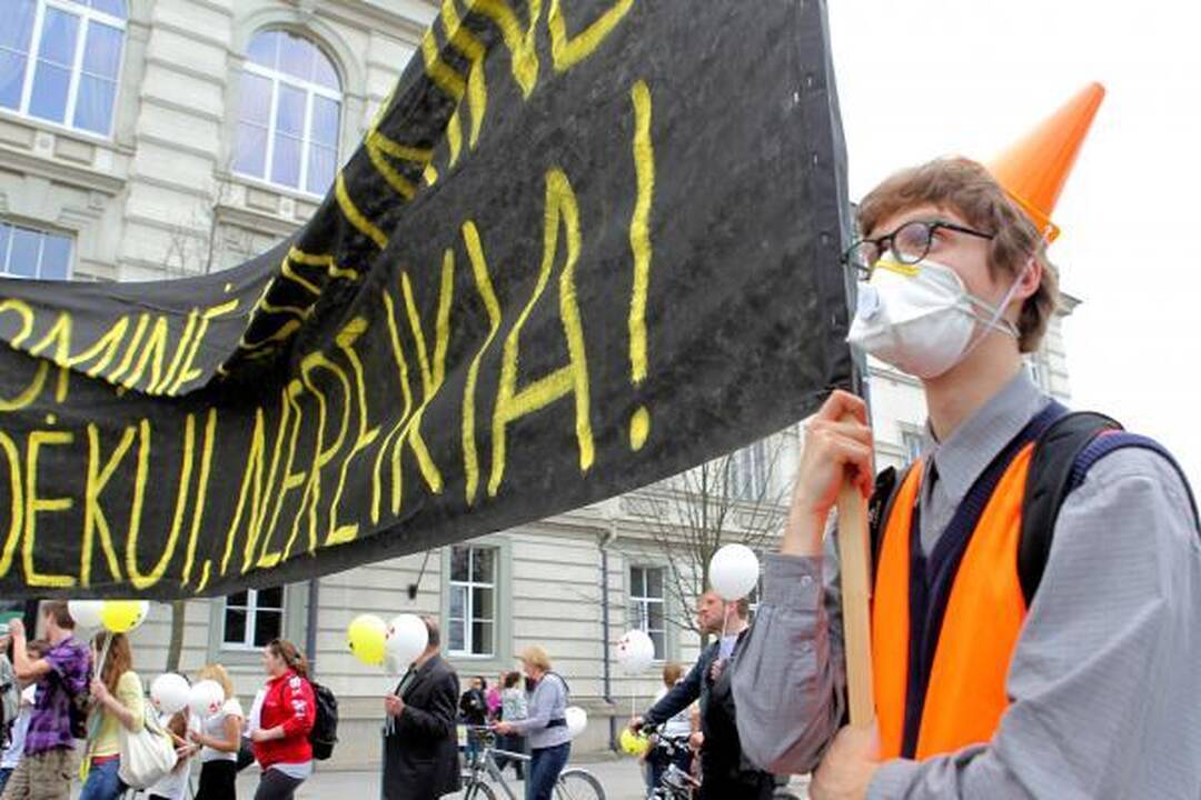 Eitynėse prieš AE statybas - 300 žmonių