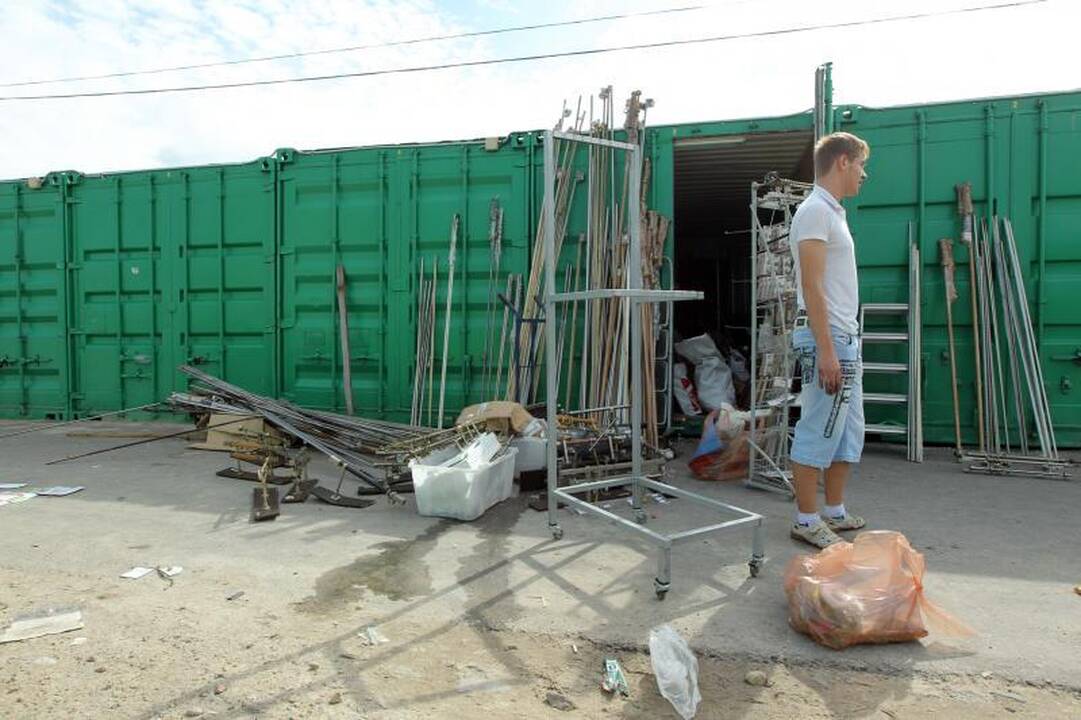 Per gaisrą Gariūnuose sudegė ir prekeivių gyvenimai