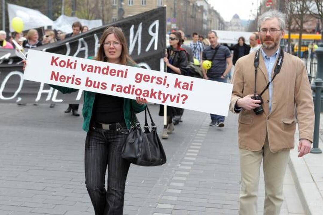 Eitynėse prieš AE statybas - 300 žmonių