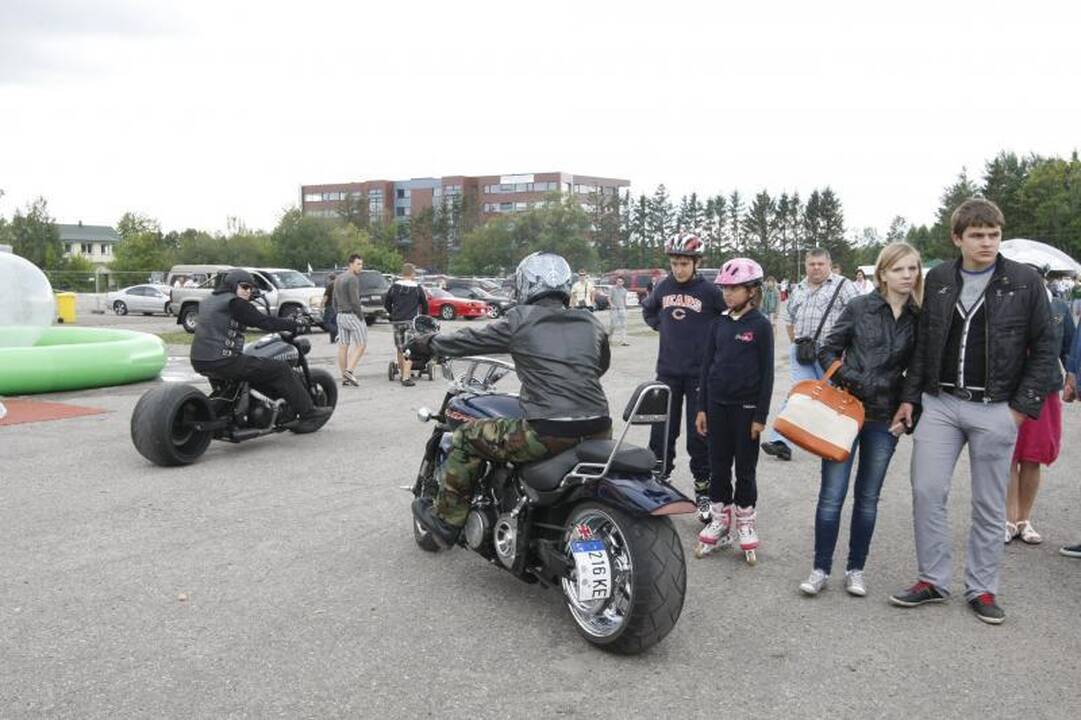 Palangą okupavo amerikietiški automobiliai