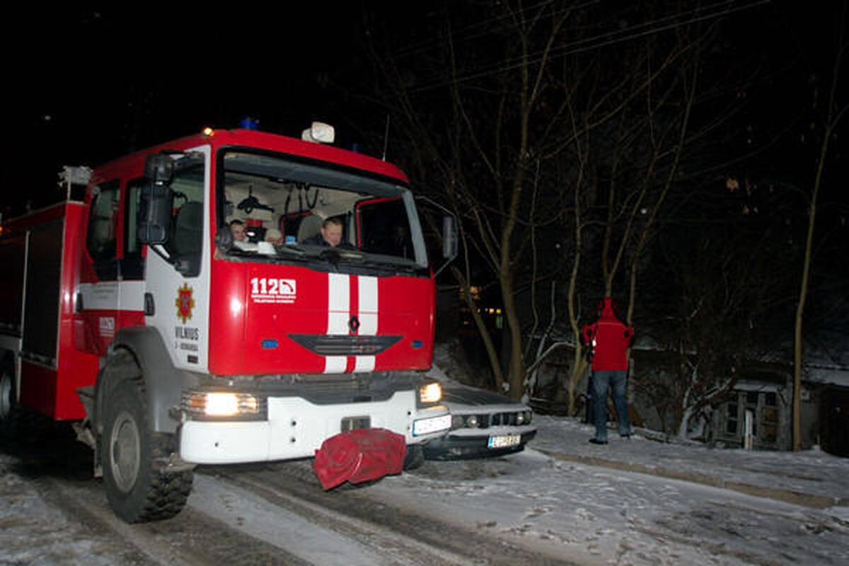 Vilniaus rajone, įtariama, padegtas ūkinis pastatas