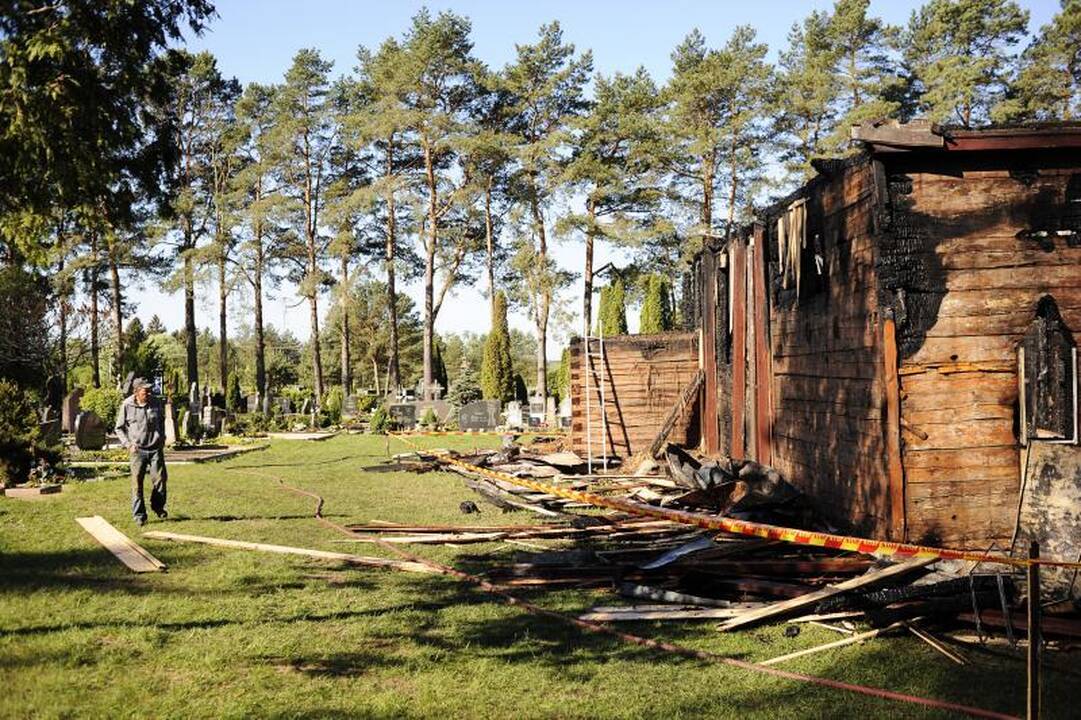 Gaisras sunaikino Paštuvos bažnyčią Kauno rajone   