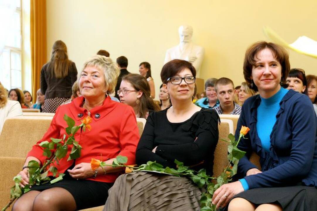 Mokyklose prasidėjo Paskutinio skambučio šventė