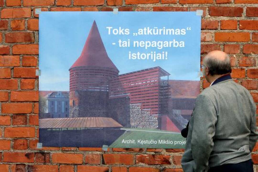 Keli šimtai žmonių apjuosė Kauno pilį