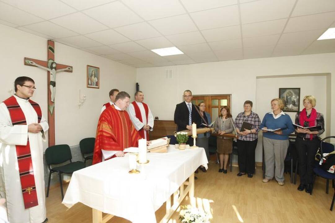 Šilumos ir supratimo senoliai ieško uostamiesčio globos namuose