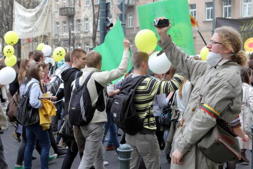 Eitynėse prieš AE statybas - 300 žmonių