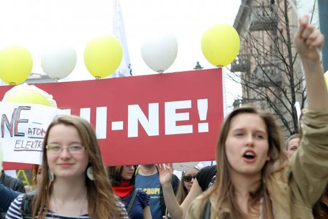 Eitynėse prieš AE statybas - 300 žmonių