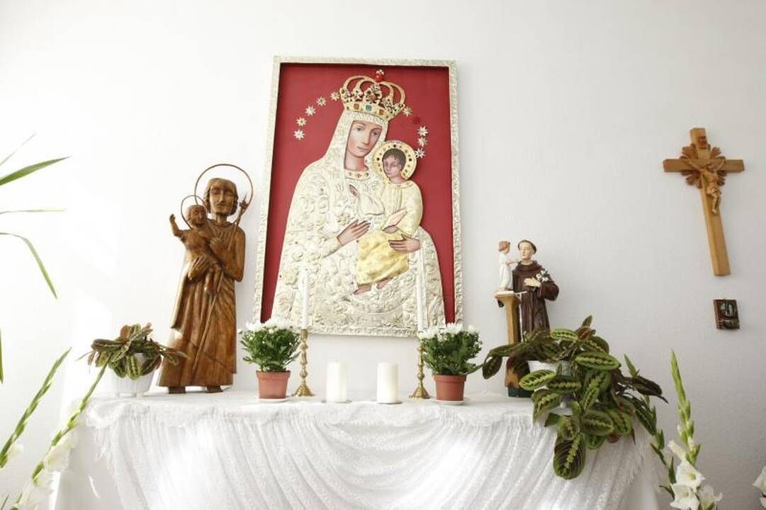 Šilumos ir supratimo senoliai ieško uostamiesčio globos namuose