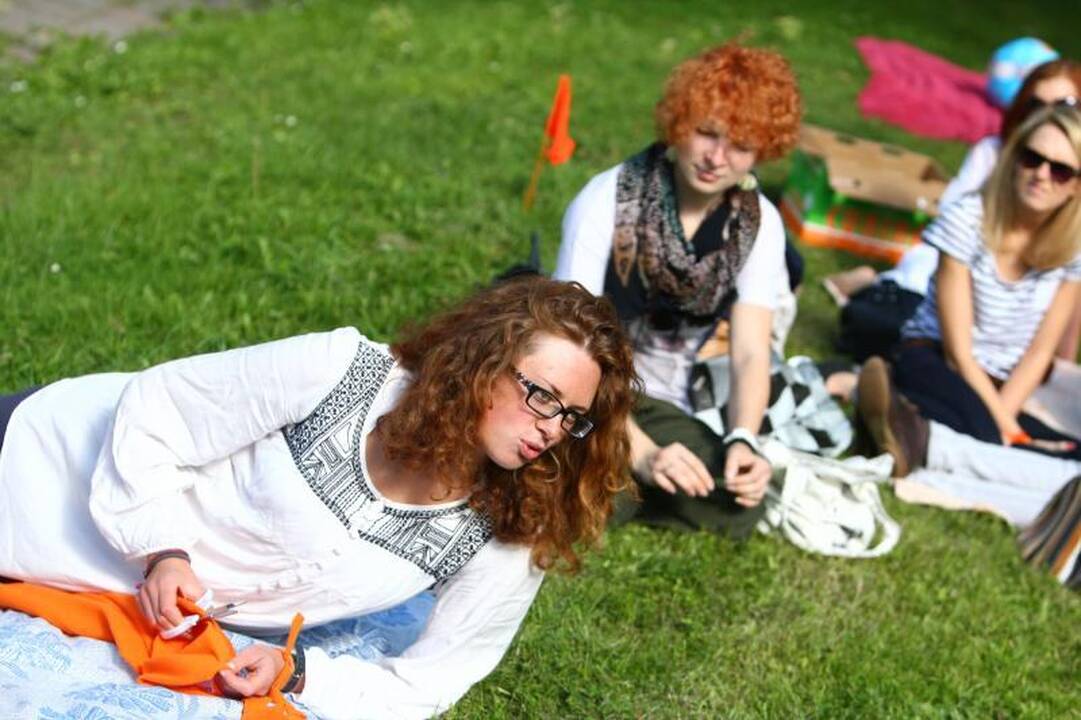 Sostinėje saulės spinduliais džiaugėsi susirinkę raudonplaukiai