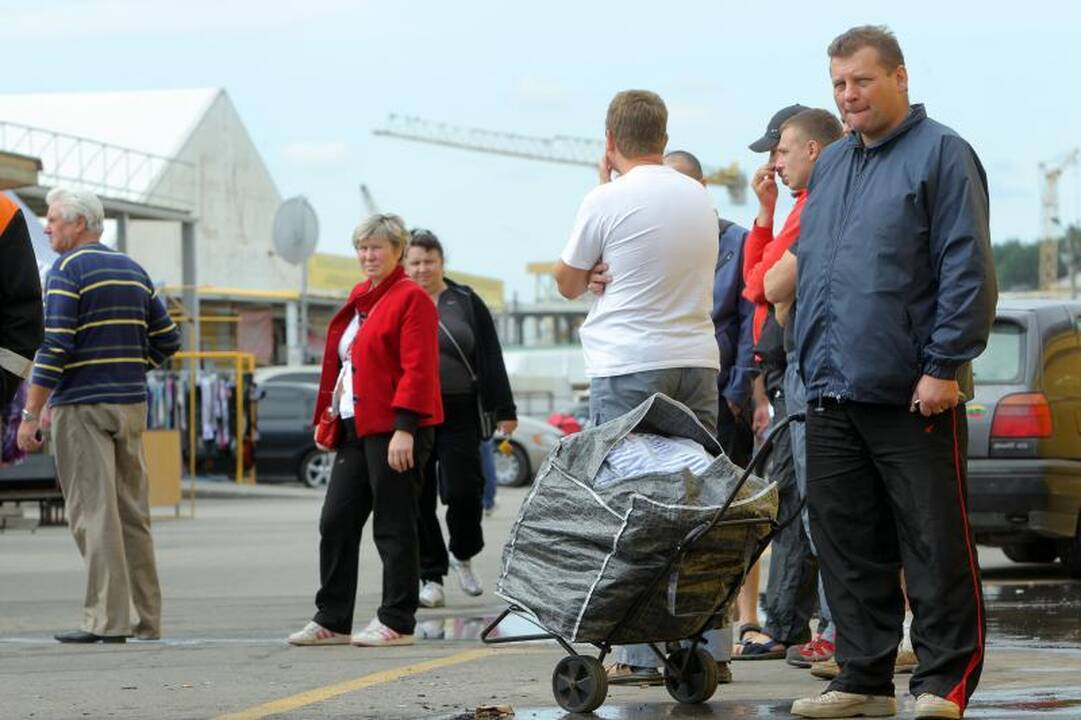Per gaisrą Gariūnuose sudegė ir prekeivių gyvenimai