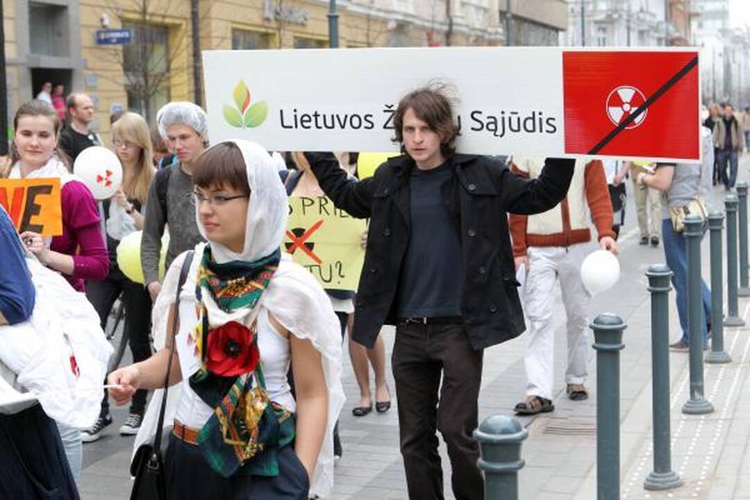 Eitynėse prieš AE statybas - 300 žmonių