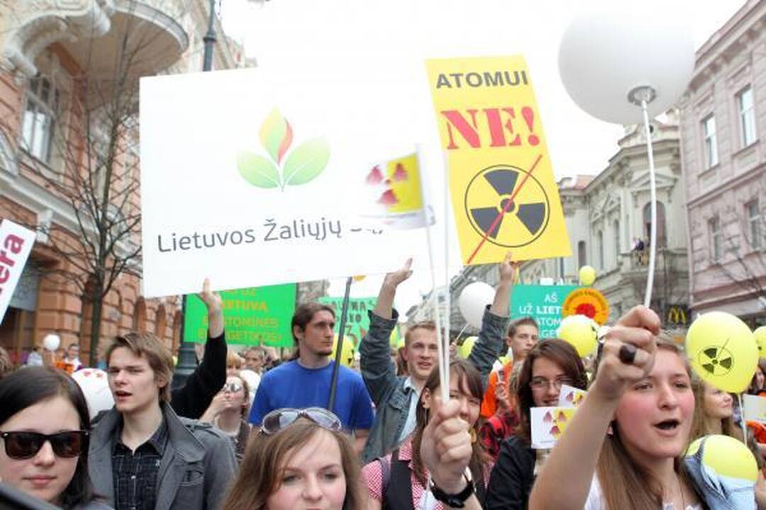 Eitynėse prieš AE statybas - 300 žmonių