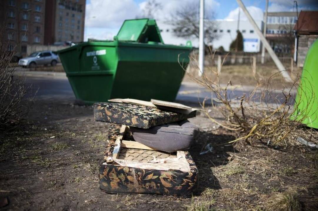 Šiukšlių konteineris gadina gyventojų nervus ir akis