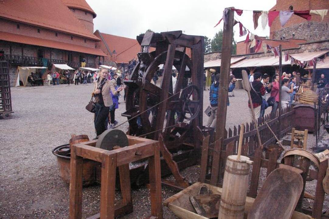 Lietingą savaitgalį Trakų pilis gyveno Viduramžių ritmu